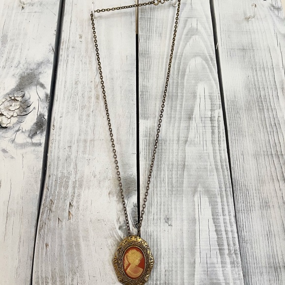 Peri Vintage lady brooch/necklace - Picture 2 of 3